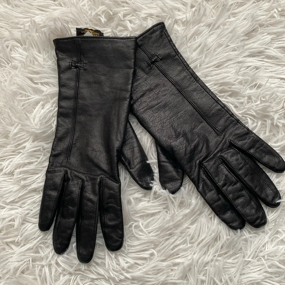 Vintage black ladies driving gloves